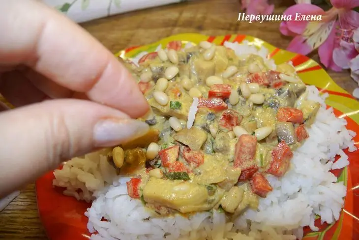Рис под сливочно-грибным соусом: шаг 12