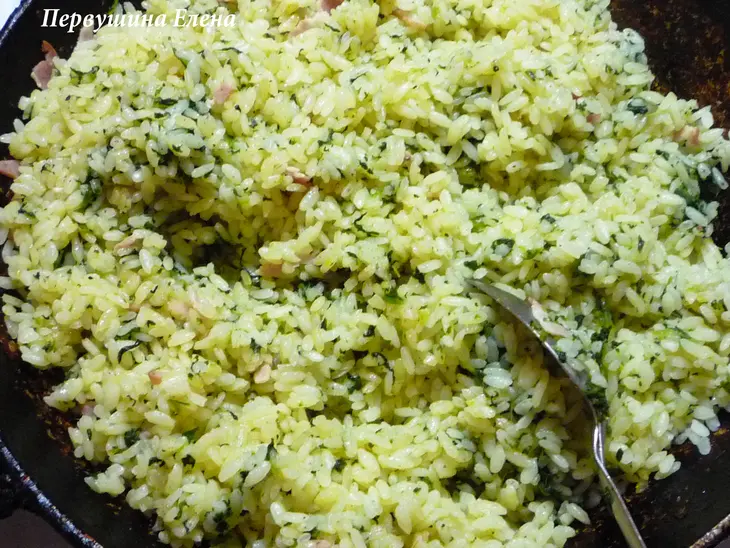 Рассыпчатый рис с беконом и шпинатом: шаг 11