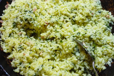 Рассыпчатый рис с беконом и шпинатом: шаг 11