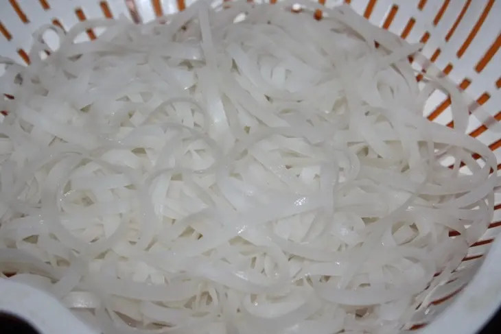 Лапша пхат тхай (phat thai) с креветками и арахисом: шаг 1
