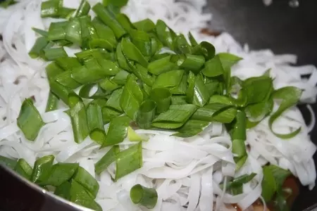 Лапша пхат тхай (phat thai) с креветками и арахисом: шаг 7