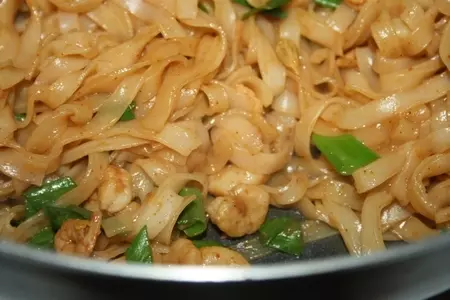 Лапша пхат тхай (phat thai) с креветками и арахисом: шаг 8