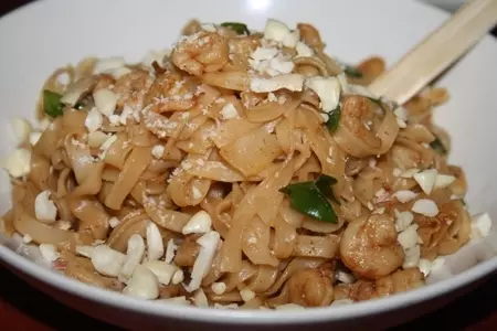 Лапша пхат тхай (phat thai) с креветками и арахисом: шаг 9