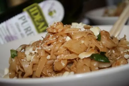 Лапша пхат тхай (phat thai) с креветками и арахисом: шаг 10