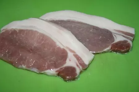 Тайские шашлычки из свинины муу пинг (หมูปิ้ง): шаг 1
