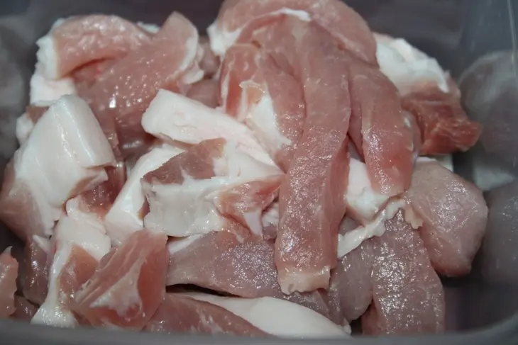 Тайские шашлычки из свинины муу пинг (หมูปิ้ง): шаг 2