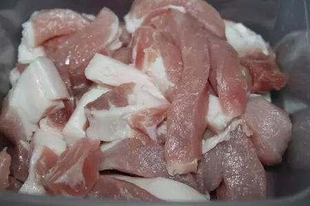 Тайские шашлычки из свинины муу пинг (หมูปิ้ง): шаг 2
