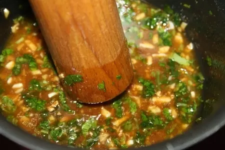 Тайские шашлычки из свинины муу пинг (หมูปิ้ง): шаг 5