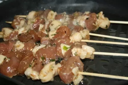 Тайские шашлычки из свинины муу пинг (หมูปิ้ง): шаг 9