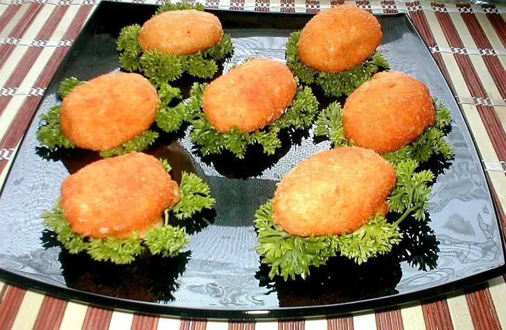 Заварные  пирожки  из....сыра: шаг 7