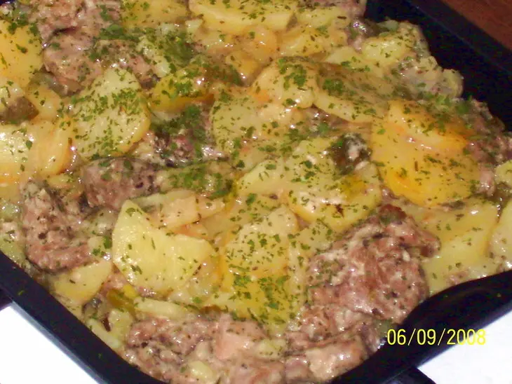 Мясо с картошкой, запеченные в фольге: шаг 8