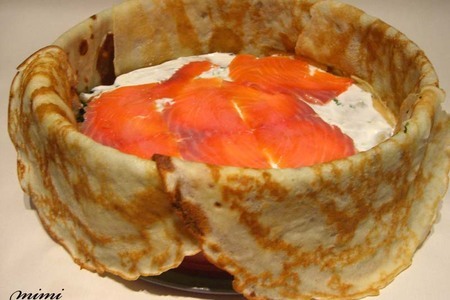 Блинчатый пирог с копченым лососем,шпинатом и творожным кремом: шаг 2