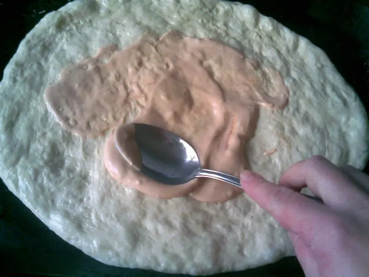 Пицца с крабами: шаг 1