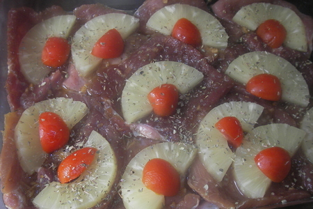 Свинина, запеченная с ананасами и помидорами черри: шаг 4