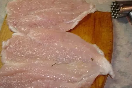 Куриная грудка фаршированная вяленными помидорами и соусом из кинзы: шаг 2