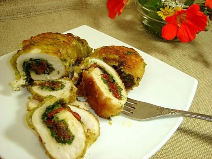 Куриная грудка фаршированная вяленными помидорами и соусом из кинзы: шаг 5