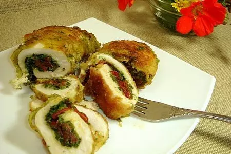 Куриная грудка фаршированная вяленными помидорами и соусом из кинзы: шаг 5