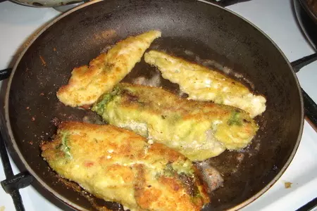 Куриная грудка фаршированная вяленными помидорами и соусом из кинзы: шаг 6