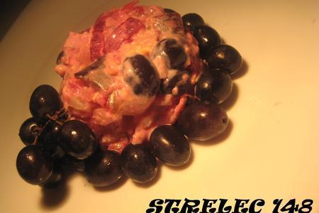 Салат из скумбрии с маринованной свеклой и виноградом.: шаг 4