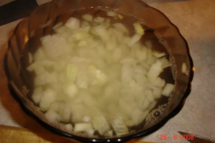 Салат с маслинами и сыром: шаг 1