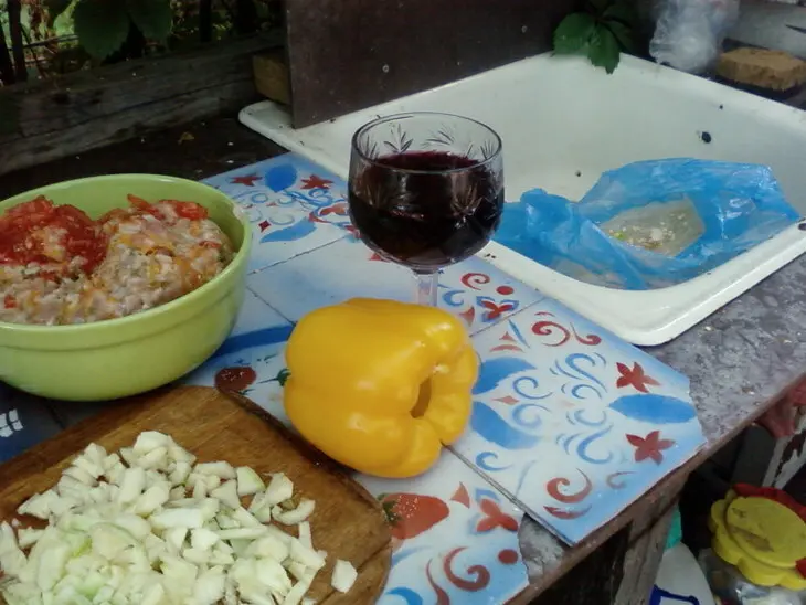 Разноцветные овощи, фаршированные мясом с дымком: шаг 8