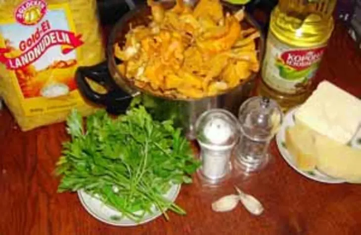 Лисички с макаронами и сыром: шаг 1