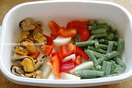 Мидии, запеченные с овощами под сыром со сливками: шаг 2