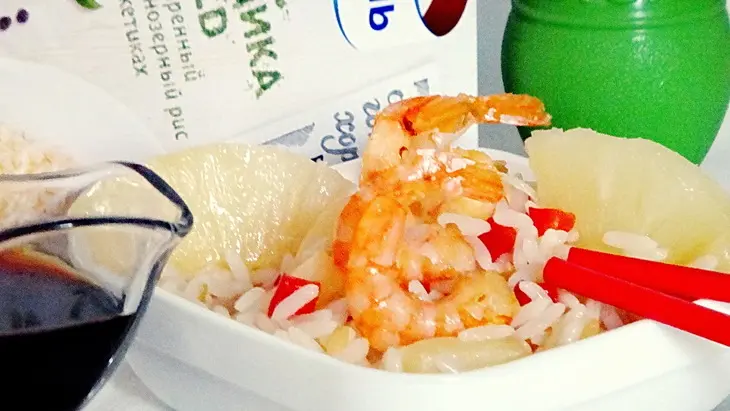 Теплый салат из риса с жареными креветками и ананасом: шаг 9