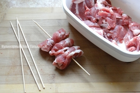 Свиные рулетики на шпажках с овощно-мандариновой сальсой: шаг 2
