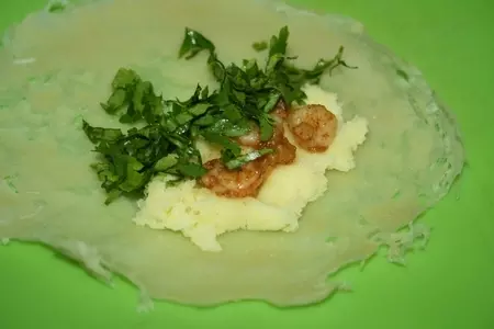 Алжирские брики с картофелем, креветками и зеленью: шаг 5