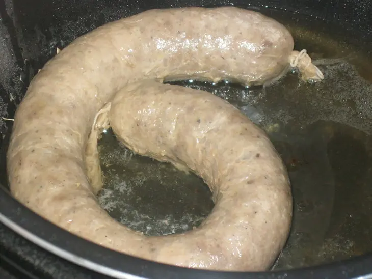 Колбаски с жареным картофелем: шаг 5