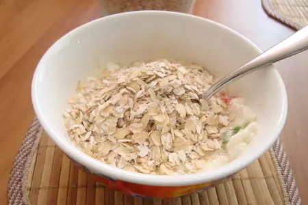 Белковое суфле с овсянкой и цукатами за 10 минут из свч: шаг 2
