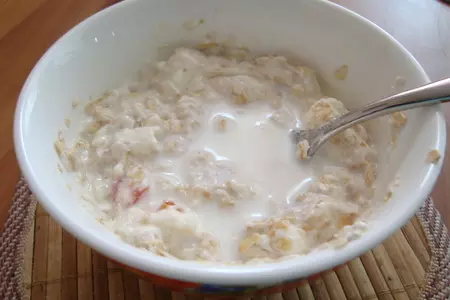 Белковое суфле с овсянкой и цукатами за 10 минут из свч: шаг 3