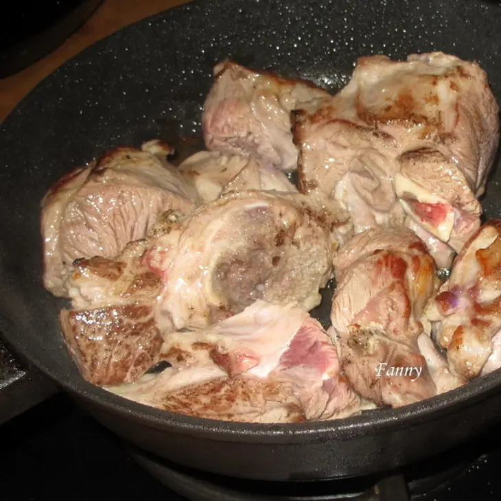 Тажин из баранины с орехами и курагой: шаг 2