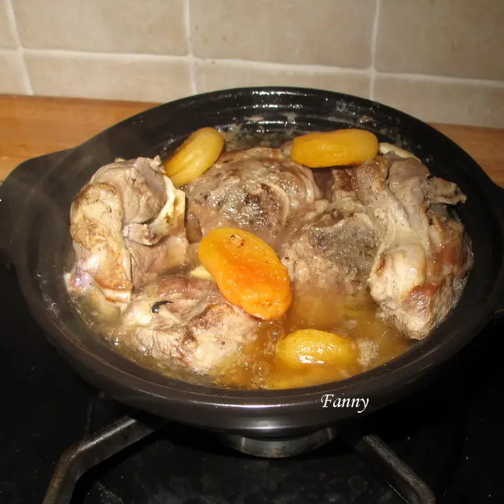 Тажин из баранины с орехами и курагой: шаг 5