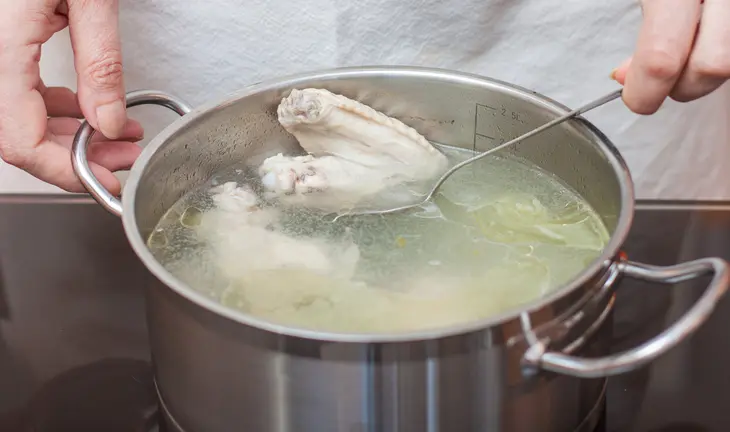 Суп с яичной стружкой (frittatensuppe): шаг 1