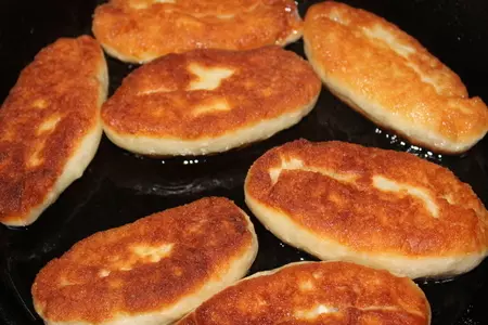 Жареные пирожки с зеленым луком и яйцами! тесто в хб: шаг 5