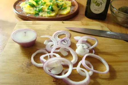 Салат из апельсина и лука с грецкими орехами: шаг 3