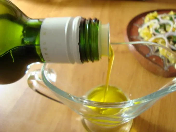 Салат из апельсина и лука с грецкими орехами: шаг 4