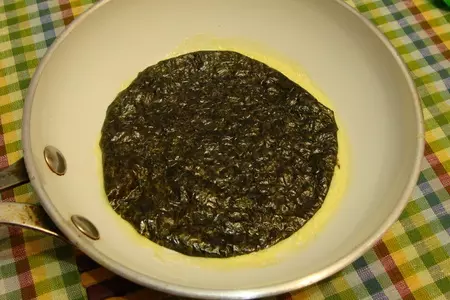Яичные рулетики с рисом: шаг 5