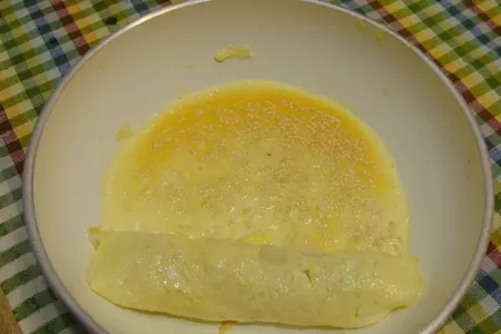Яичные рулетики с рисом: шаг 7