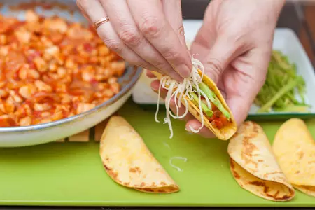 Мексиканские тако (tacos) с курицей: шаг 10