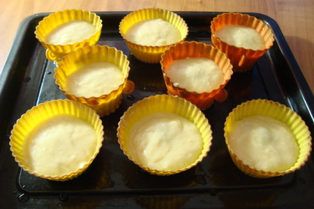 Кексы ванильно-апельсиновые с шоколадными конфетами "ассорти".: шаг 6