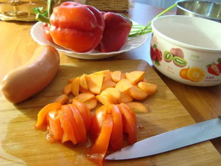 Перцы фаршированные сардельками,рисом и овощами.: шаг 4