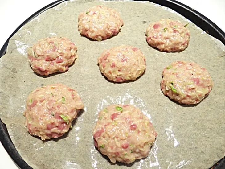 Гречка с куриными котлетами с кабачком: шаг 6