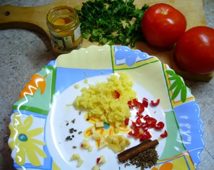 Пряный рис с цветной капустой, зеленым горошком и помидорами: шаг 3