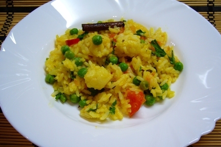 Пряный рис с цветной капустой, зеленым горошком и помидорами: шаг 6