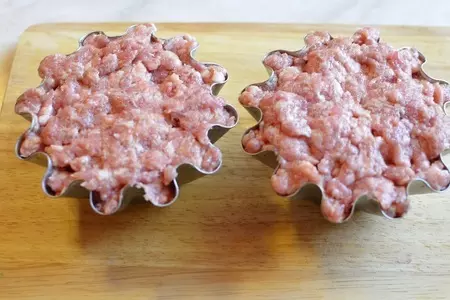 Мясное пирожное с персиками: шаг 5