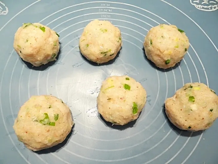 Рыбные крокеты с рисом: шаг 6
