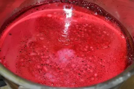 Турнедо с карамелизированными корнеплодами и соусом из свекольного сока.: шаг 1
